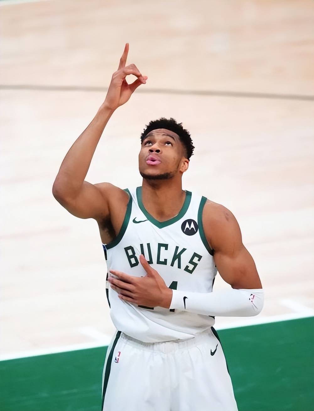 中国男子冰壶队在冬奥会资格赛中连胜两场，即将迎战新西兰和韩国，展现强大实力，期待继续拼搏。（中国男子冰壶队冬奥资格赛两连胜，强势迎战新西兰与韩国，继续冲击佳绩）