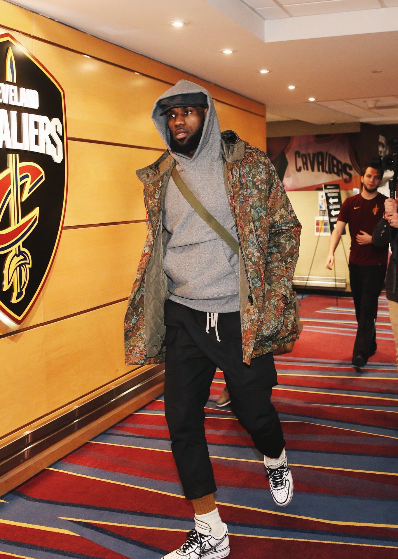 FIFA 官方回应本轮争议判罚，引起热议（FIFA就本轮争议判罚发声，引发热议）