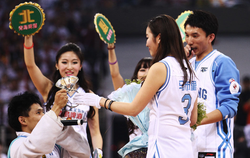 古利特为贝林厄姆辩护，称其是皇马中场失衡受害者（古利特力挺贝林厄姆：他成了皇马中场失衡的牺牲品）