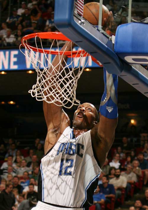 英超半场：迪亚斯世界波，格瓦迪奥尔破门，曼城2-0桑德兰（英超半场战报：迪亚斯轰世界波，格瓦迪奥尔建功，曼城2-0领先桑德兰）