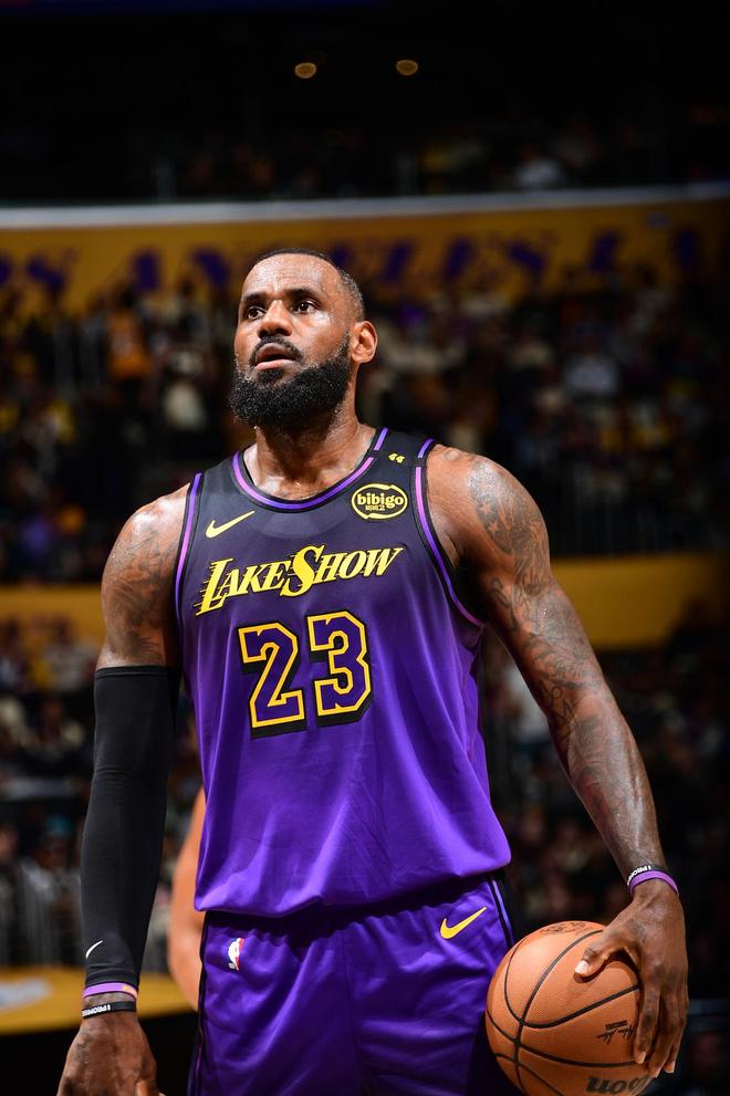 2001-03年的这一周：枪手大帝亨利屡次登上头条（本周回顾(2001-03)：枪手大帝亨利频频霸占头条）