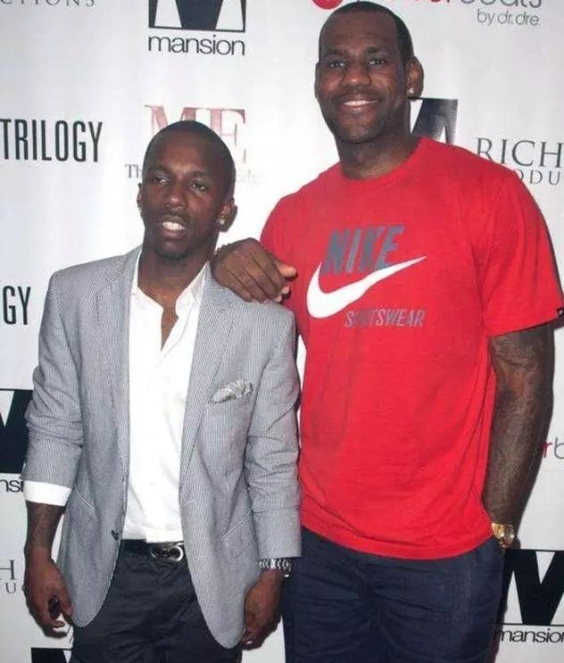 斯基拉：曼奇尼已与萨德签约1+2年，续约后年薪800万欧（斯基拉：曼奇尼加盟萨德签1+2合同，续约年薪达800万欧元）