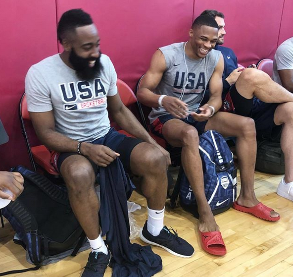 西甲前瞻：皇家奥维耶多近5轮不胜，巴列卡诺多线作战压力大（西甲前瞻：皇家奥维耶多遭遇五轮不胜，巴列卡诺多线征战压力陡增）