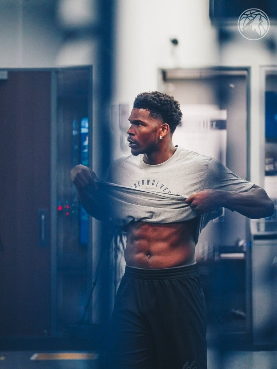 前巴萨主席：81岁的我希望看到诺坎普交工；伯纳乌像沙丁鱼罐头（前巴萨主席：81岁仍盼诺坎普竣工，称伯纳乌像沙丁鱼罐头）