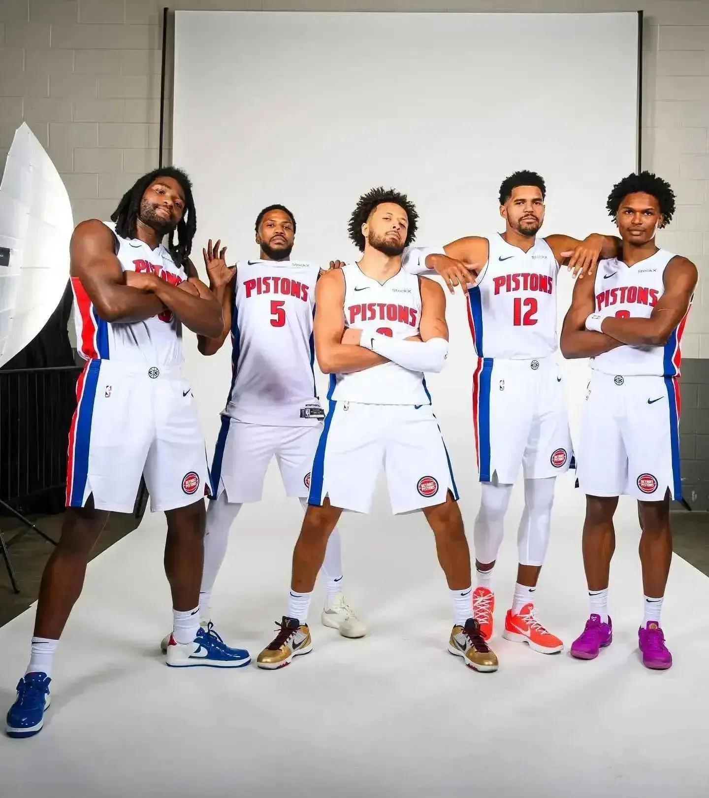 国米中场调度效率惊人（国米中场掌控全局，运转效率爆表）