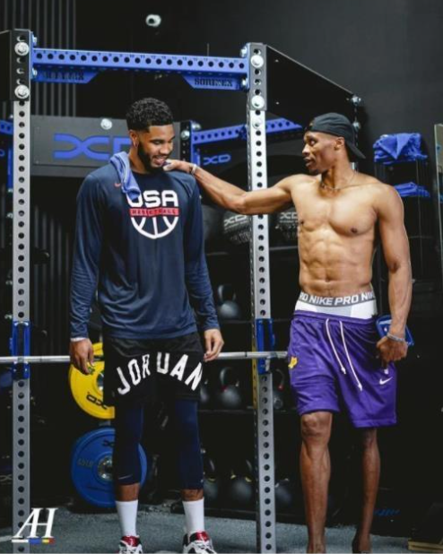 查洛巴问答：在足球界第一个朋友是芒特；第一件球衣是大罗的（查洛巴Q&A：足坛首位好友是芒特，第一件球衣来自大罗）