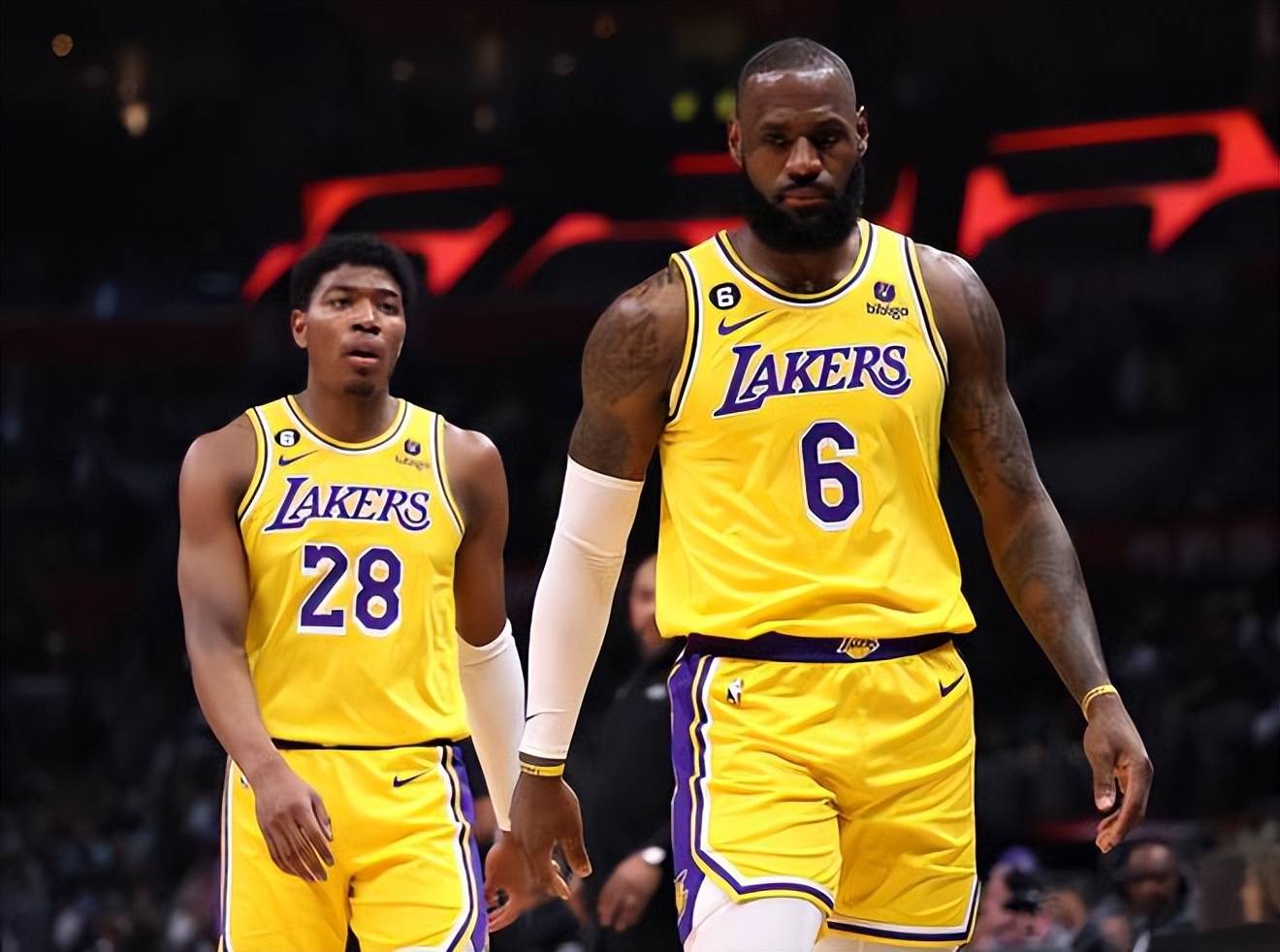 广东一夜3消息！杜锋吃徐杰醋，张皓嘉被彻底放弃，麦考尔复出（广东队一夜三讯：杜锋对徐杰生醋意，张皓嘉遭彻底弃用，麦考尔完成复出）