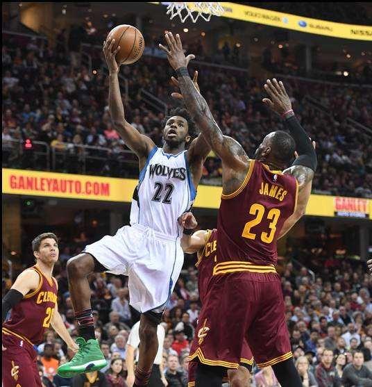 意大利杯尤文2-0乌迪内斯晋级，乔纳森-戴维、洛卡特利建功（意杯：尤文2-0击败乌迪内斯晋级，乔纳森-戴维与洛卡特利破门）