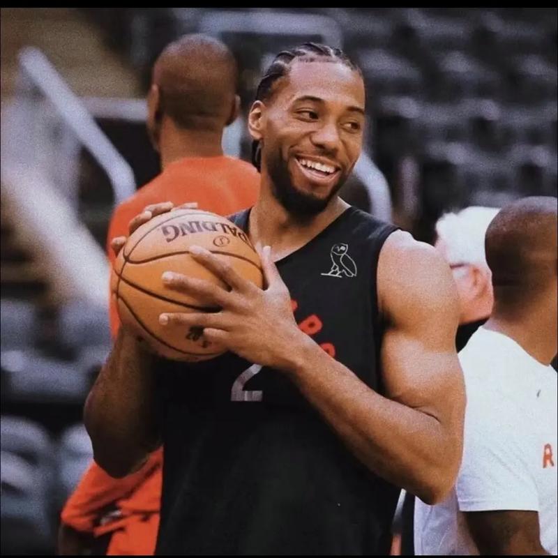 懂球帝足协杯冠军海报：国安是冠军！（懂球帝发布足协杯冠军海报：北京国安加冕！）